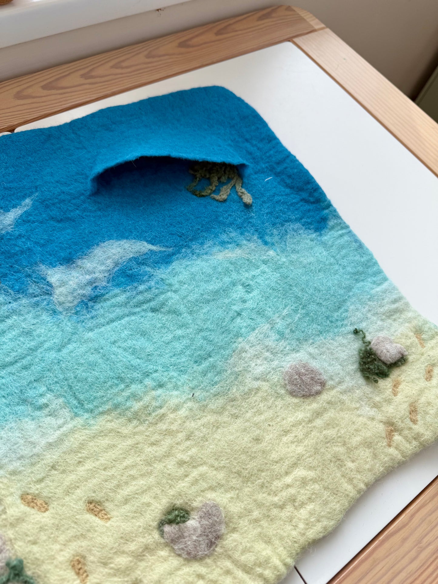 Beach felt play mat