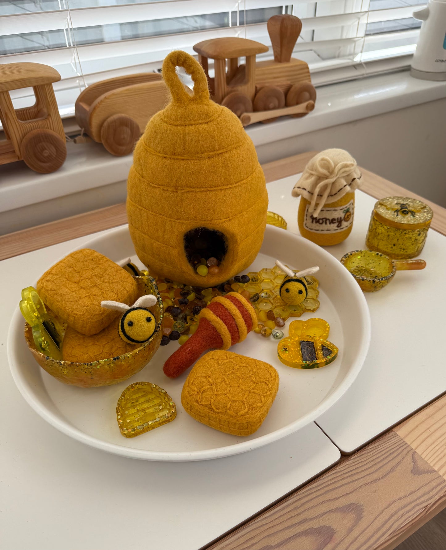 Felt honey jar with removable lid