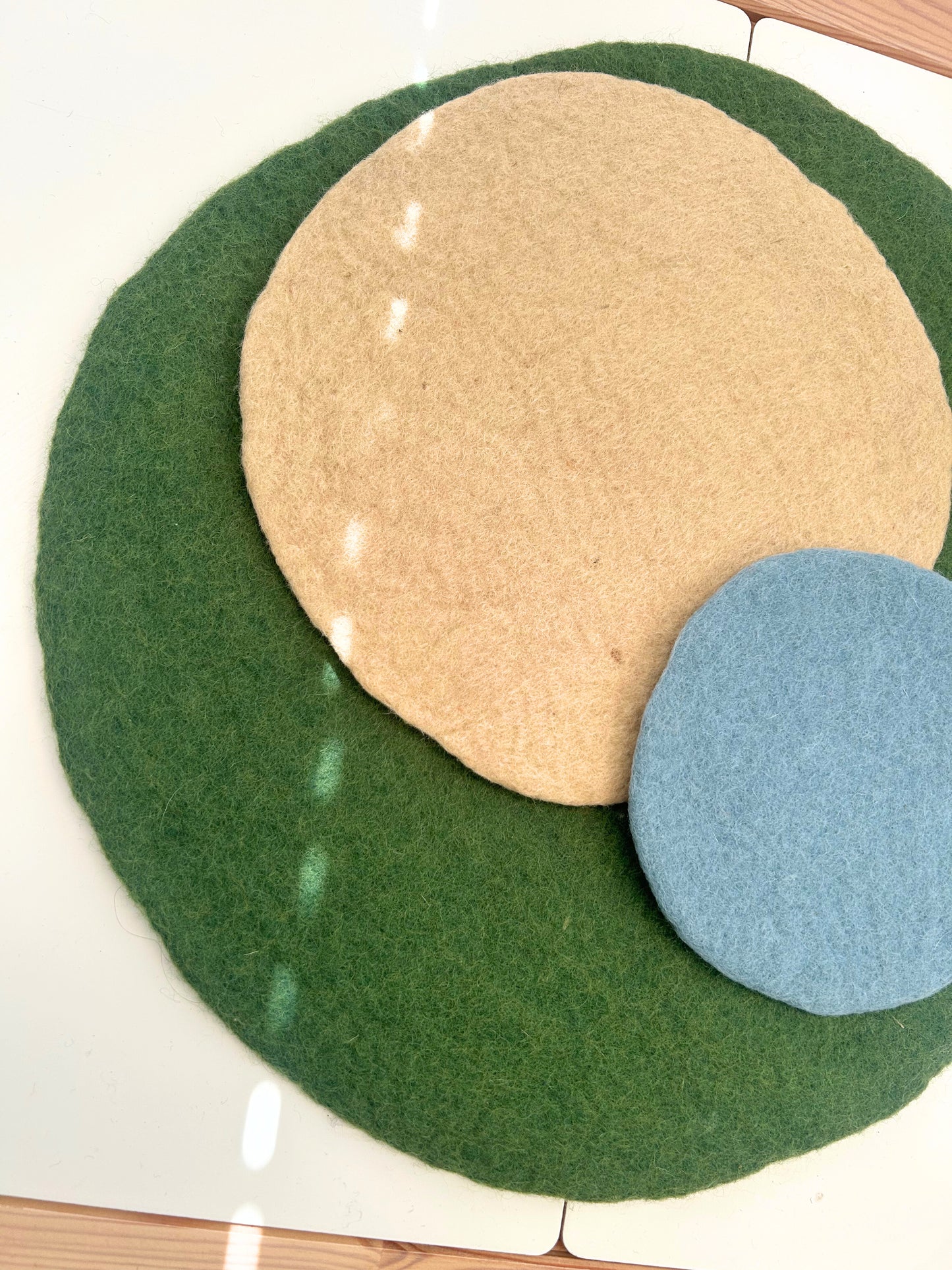 Open ended felt mats Grass/sand/water