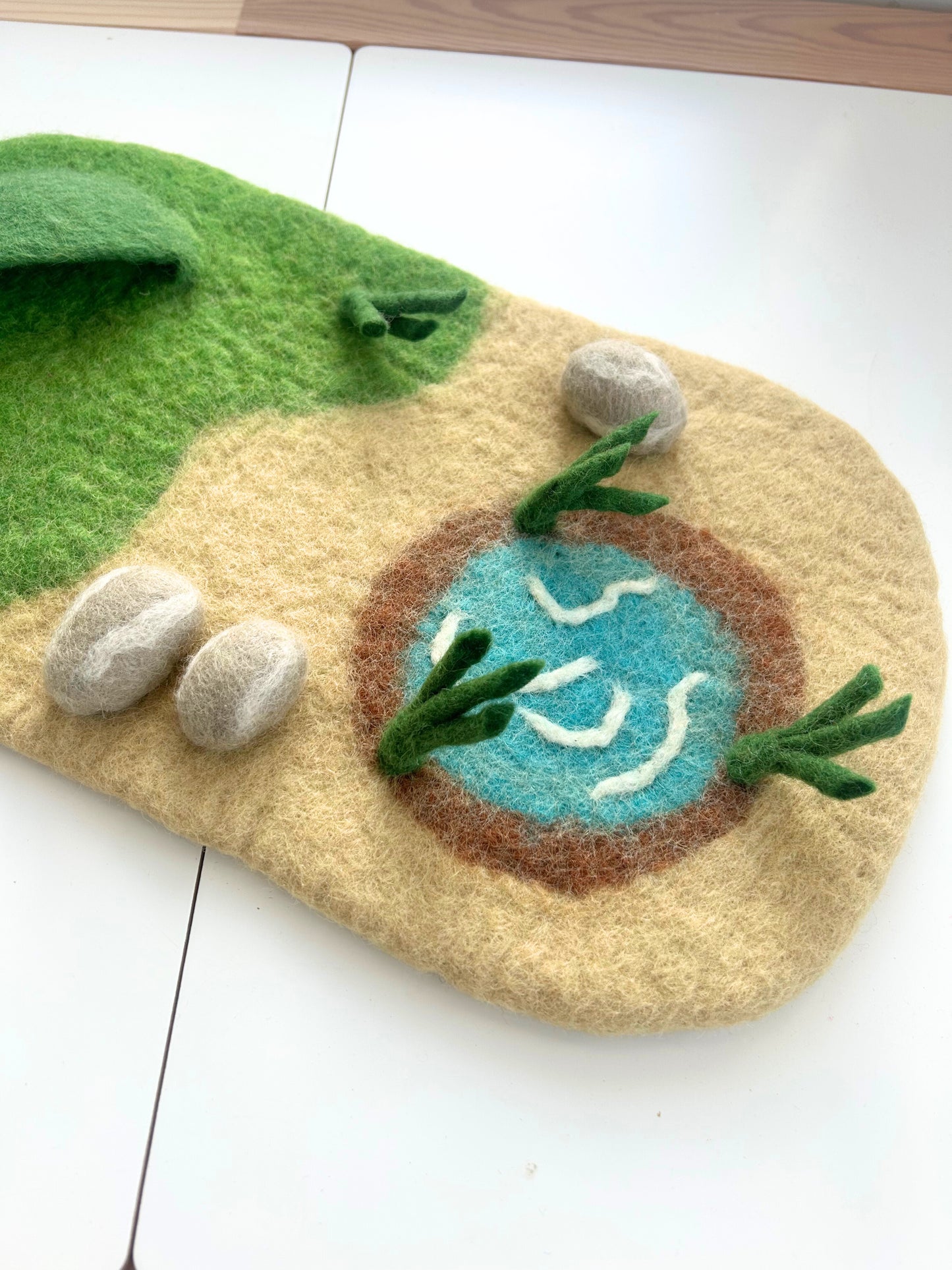 Felt safari mat
