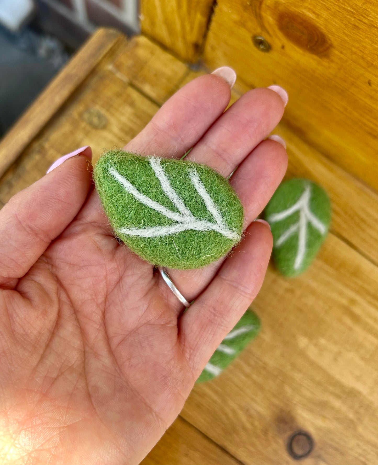 Felt loose part leaves
