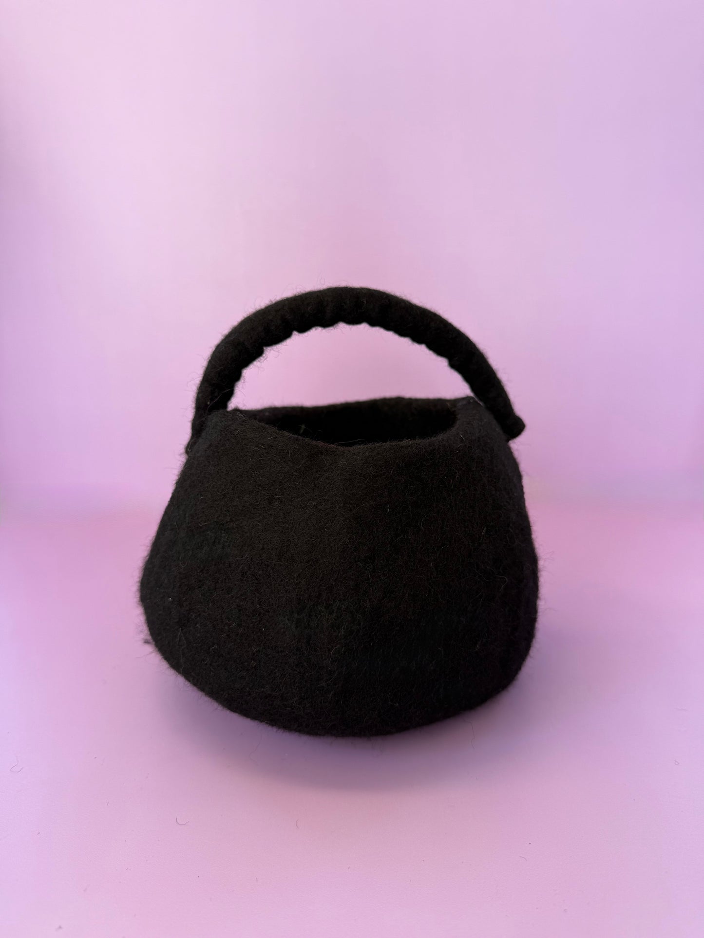 Felt cauldron
