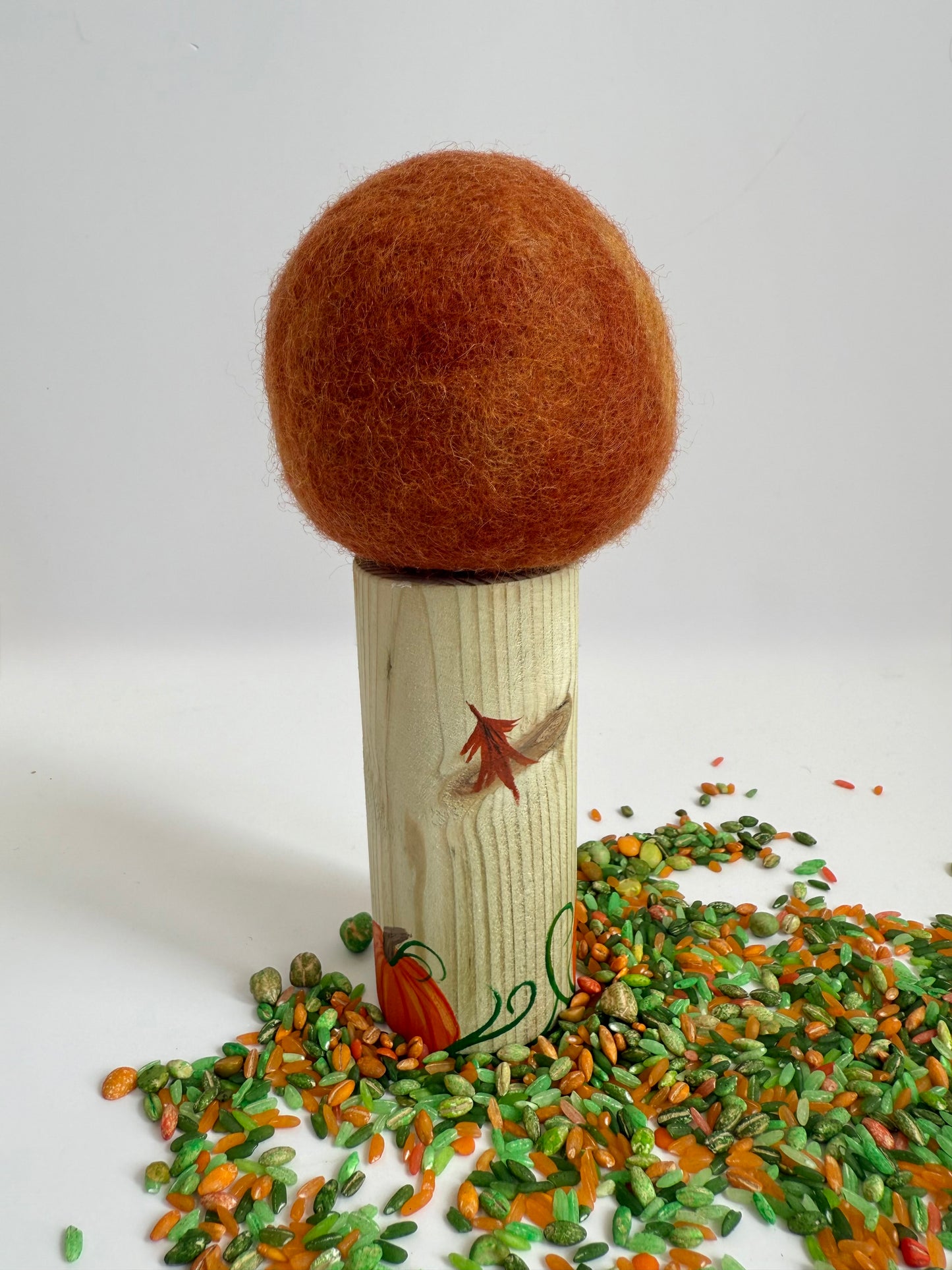 Pumpkin detailed felt tree