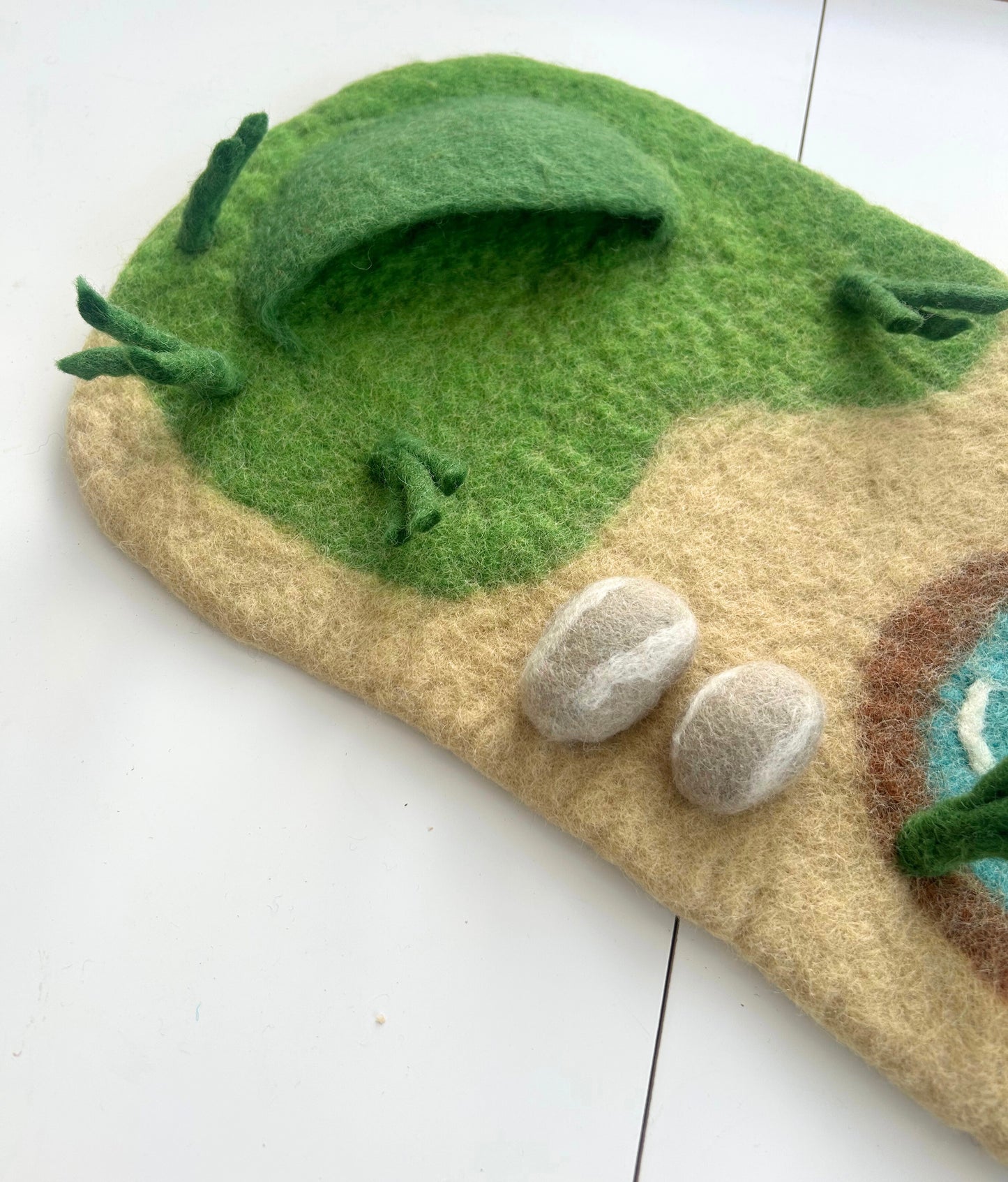 Felt safari mat