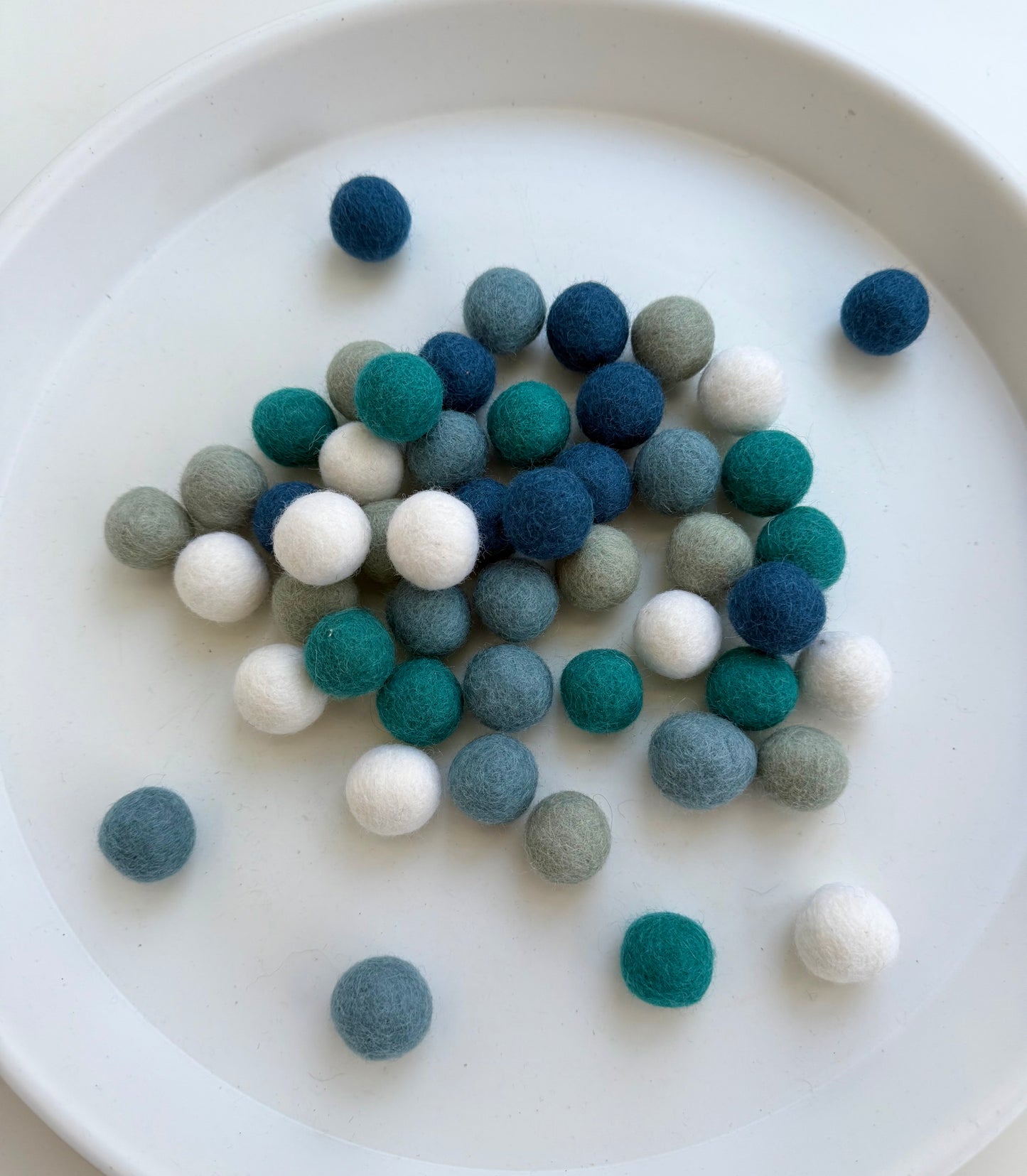 Winter themed felt balls (50)