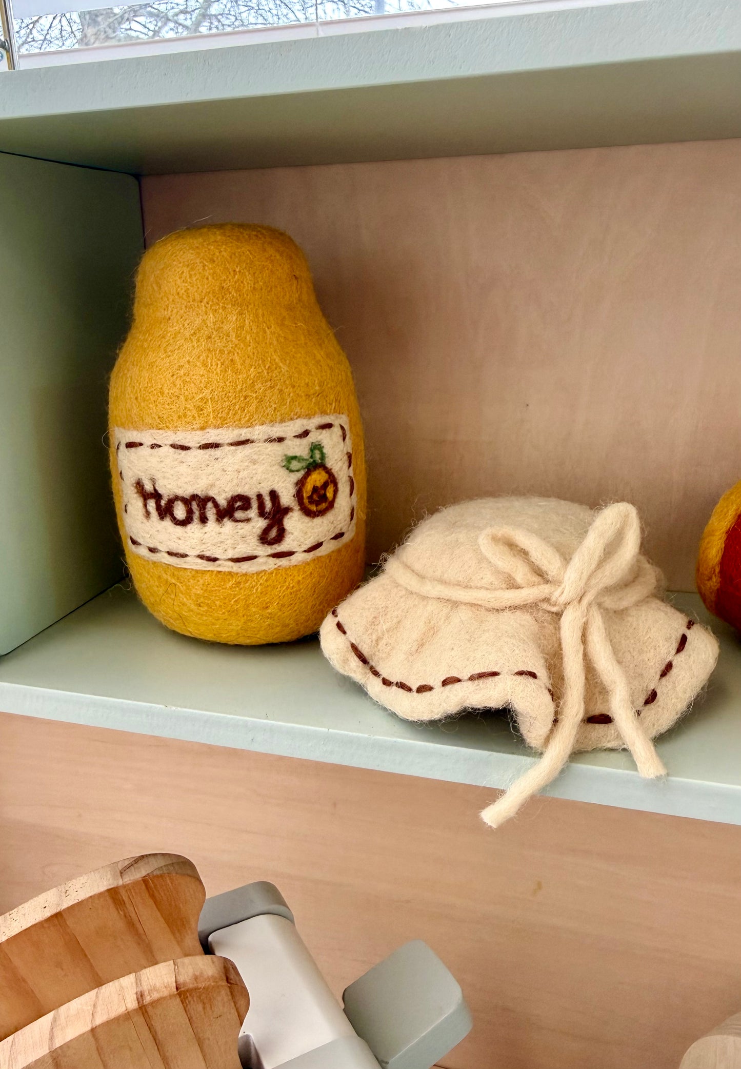 Felt honey jar with removable lid