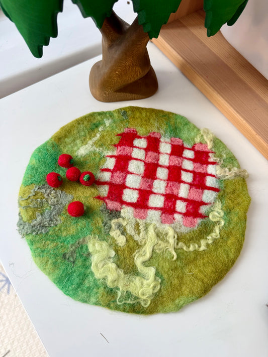 Felt mini picnic play mat