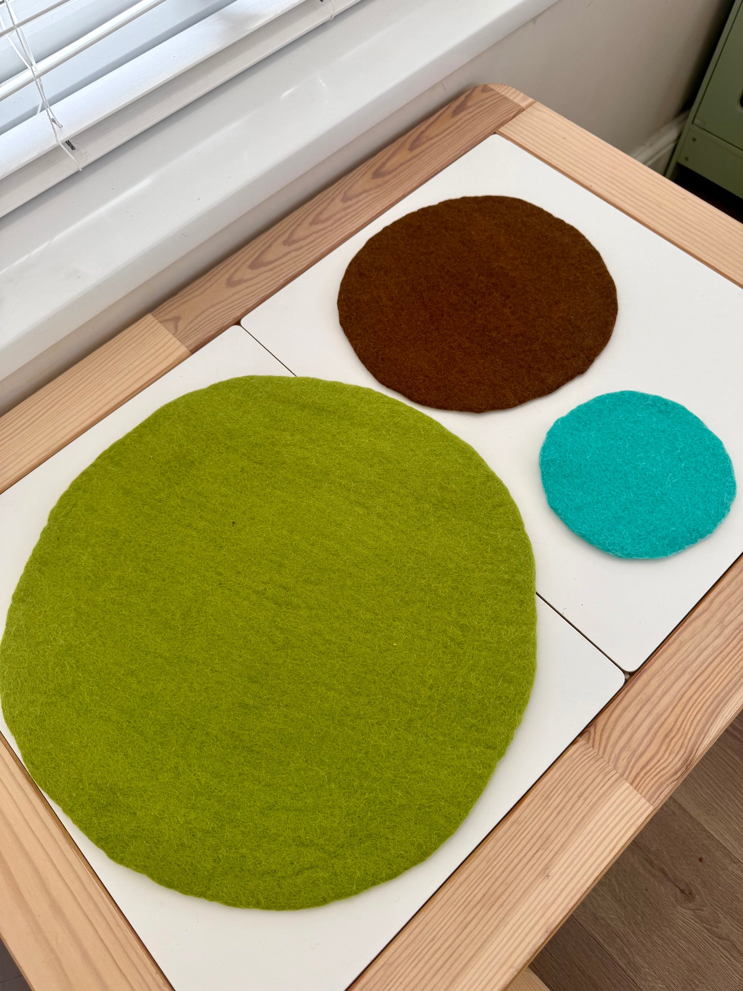 Spring felt open ended mats