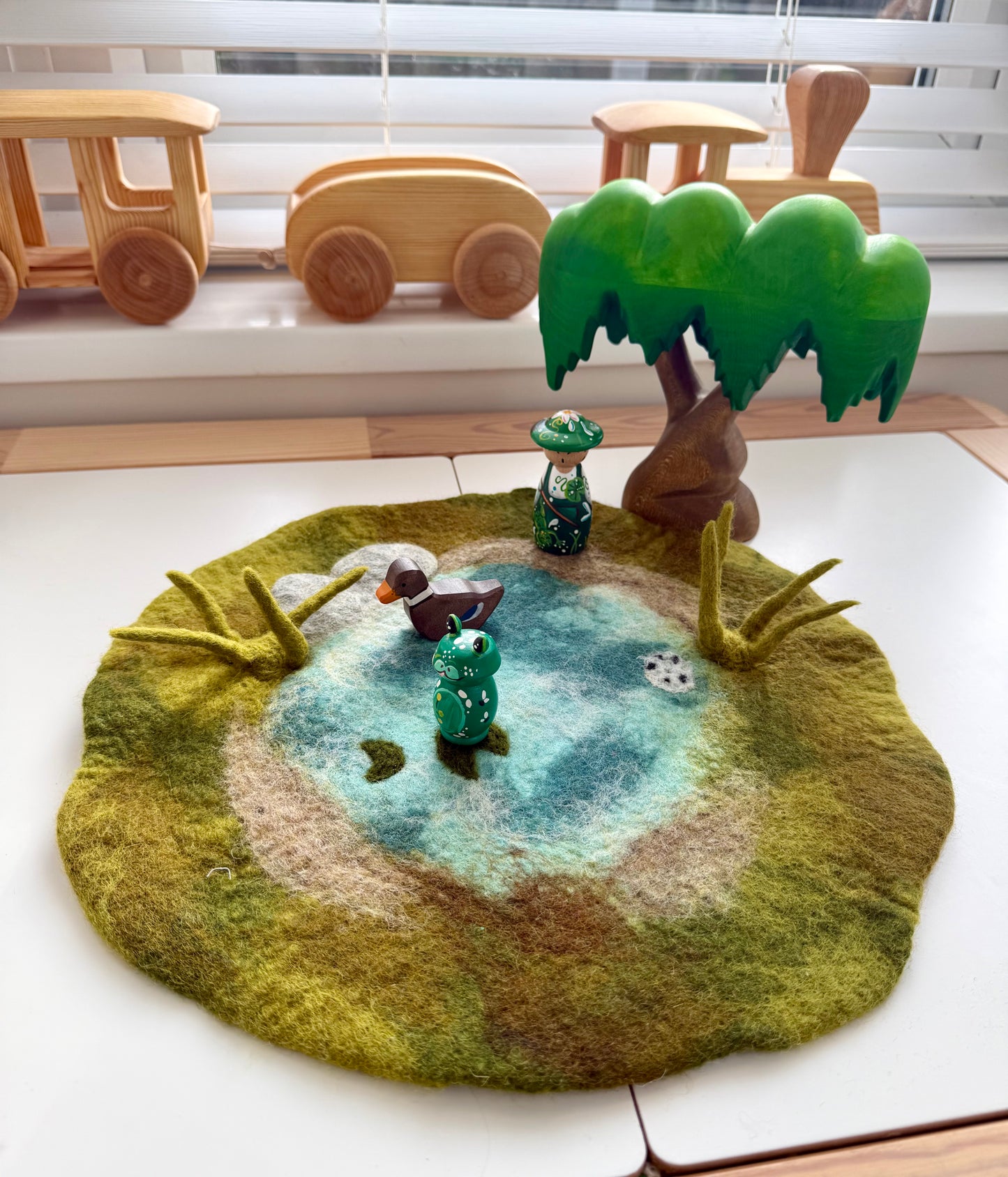 The pond medium play mat