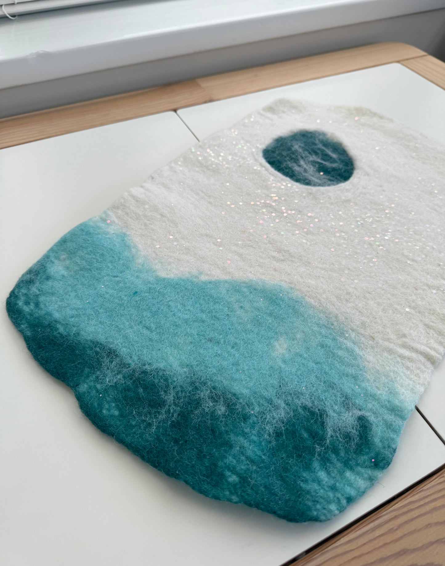 Medium felt polar mat