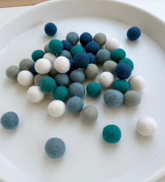 Winter themed felt balls (50)