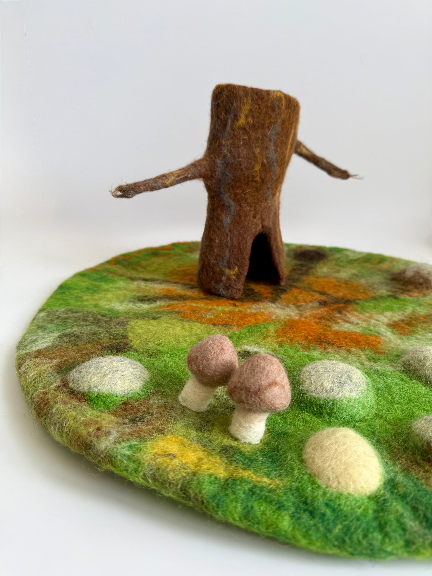 Woodland tree play mat
