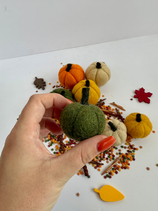 Felt pumpkins