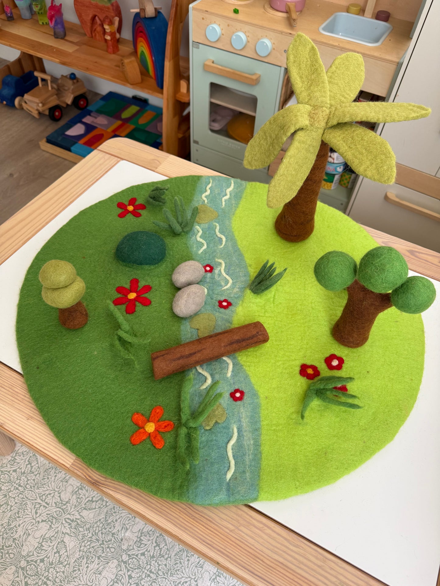 Felt jungle play mat