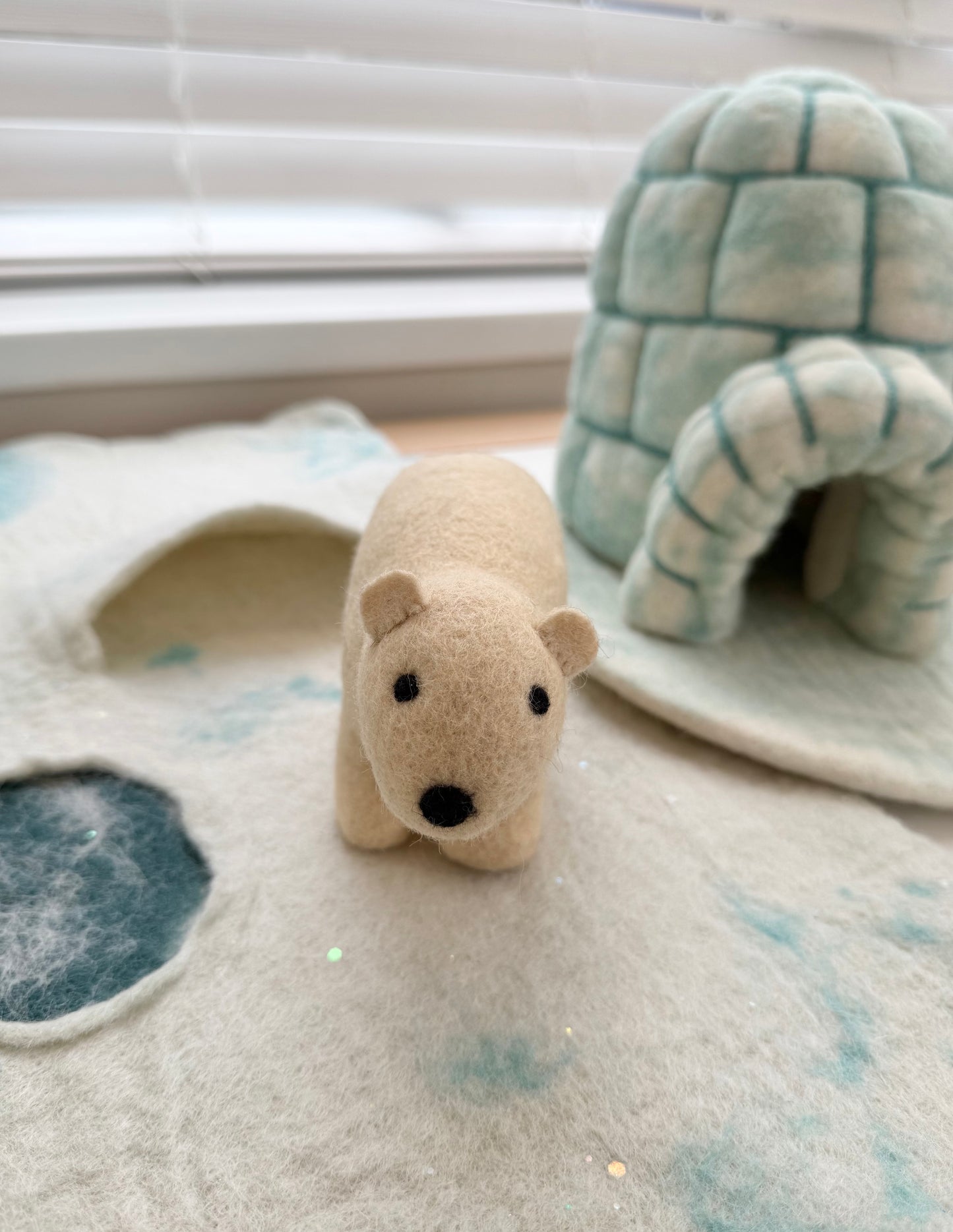 Felt large polar bear