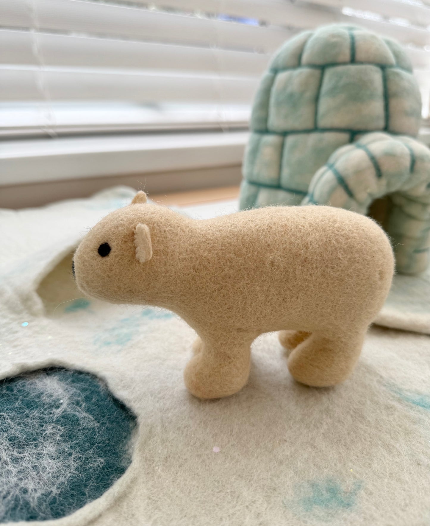Felt large polar bear