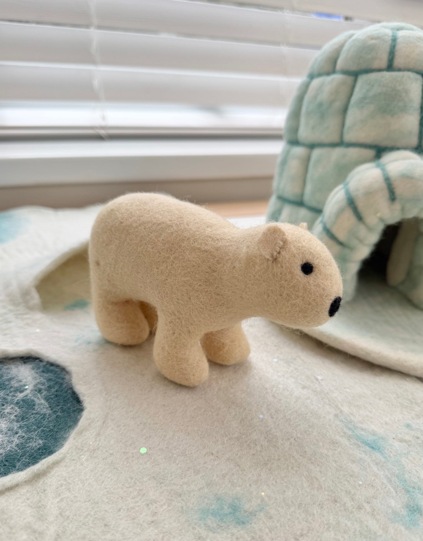 Felt large polar bear