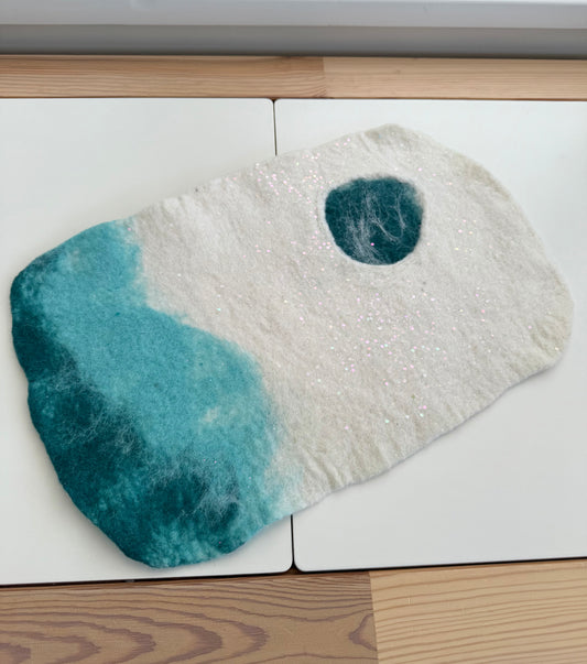Medium felt polar mat