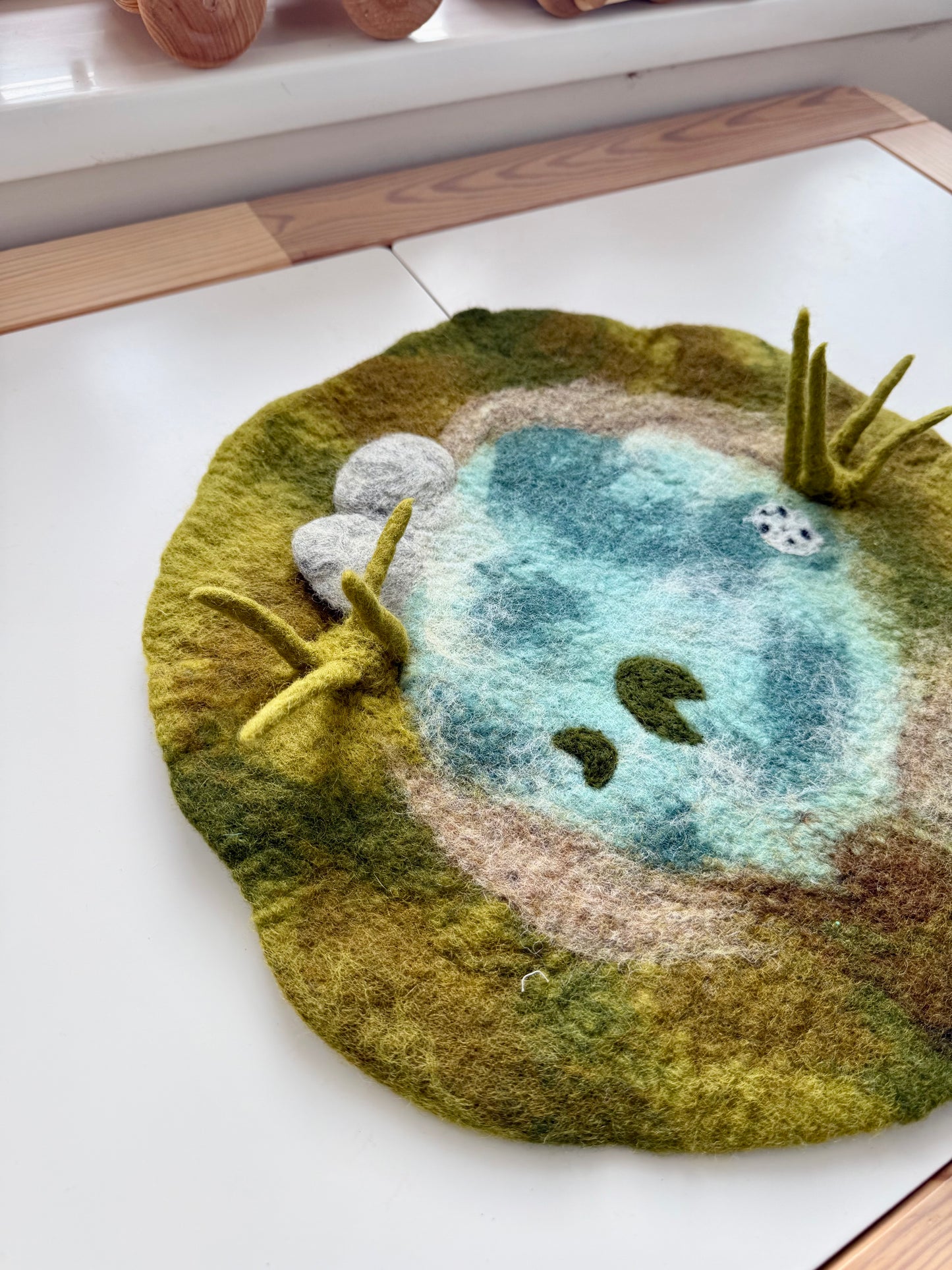 The pond medium play mat