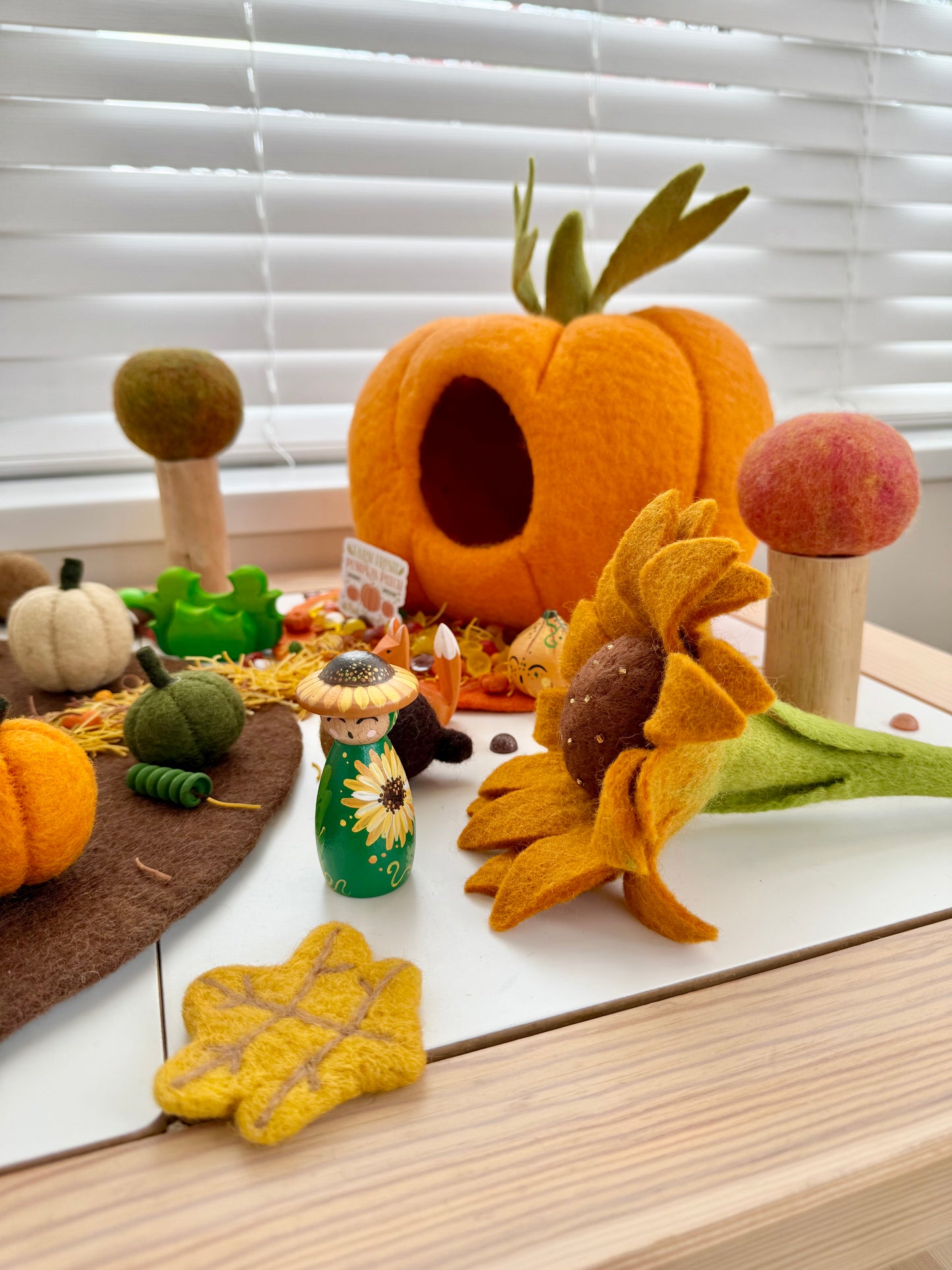 Felt pumpkin house