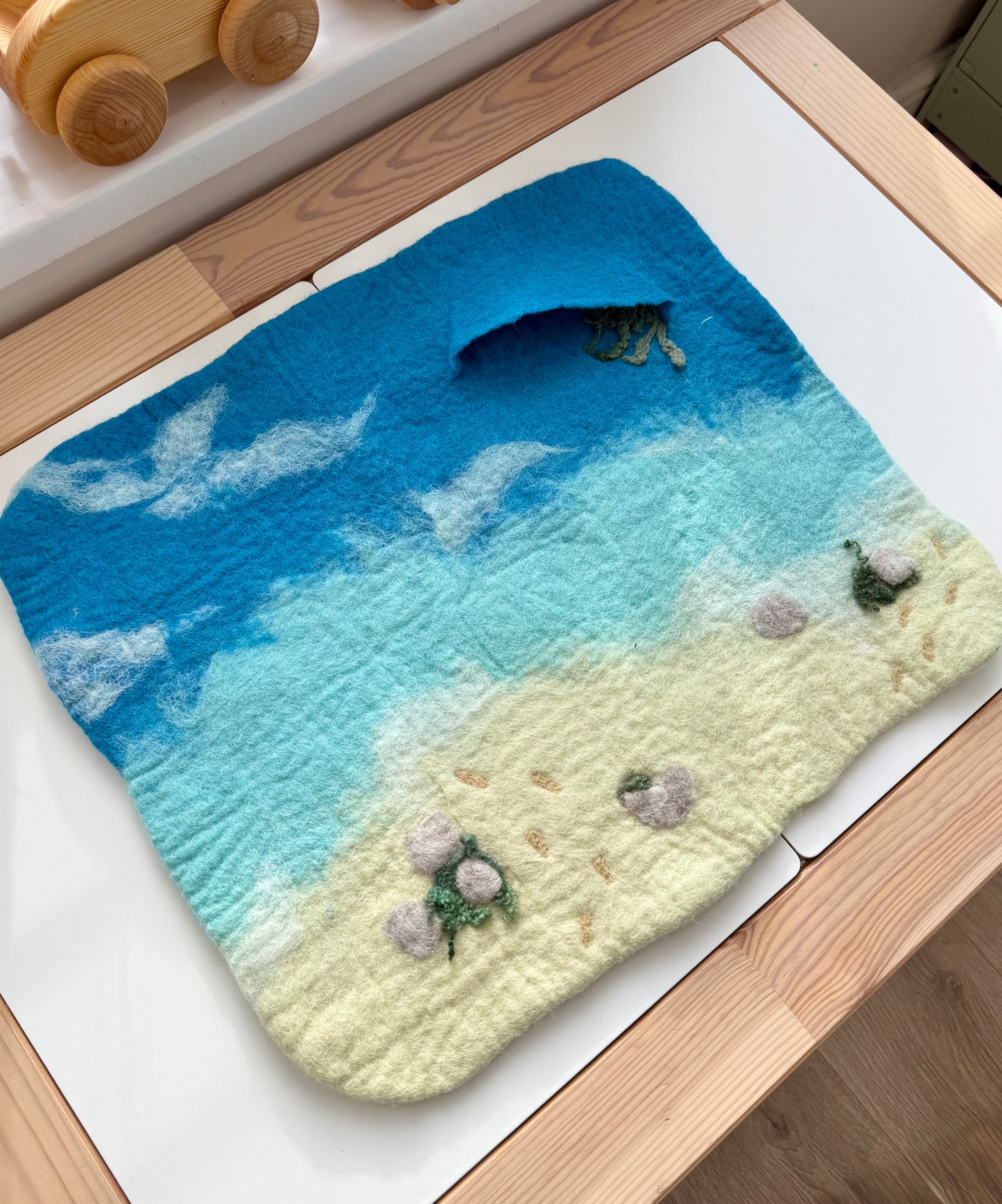 Beach felt play mat