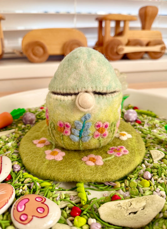 Felt Easter egg pouch