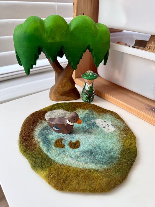 Felt mini pond play mat