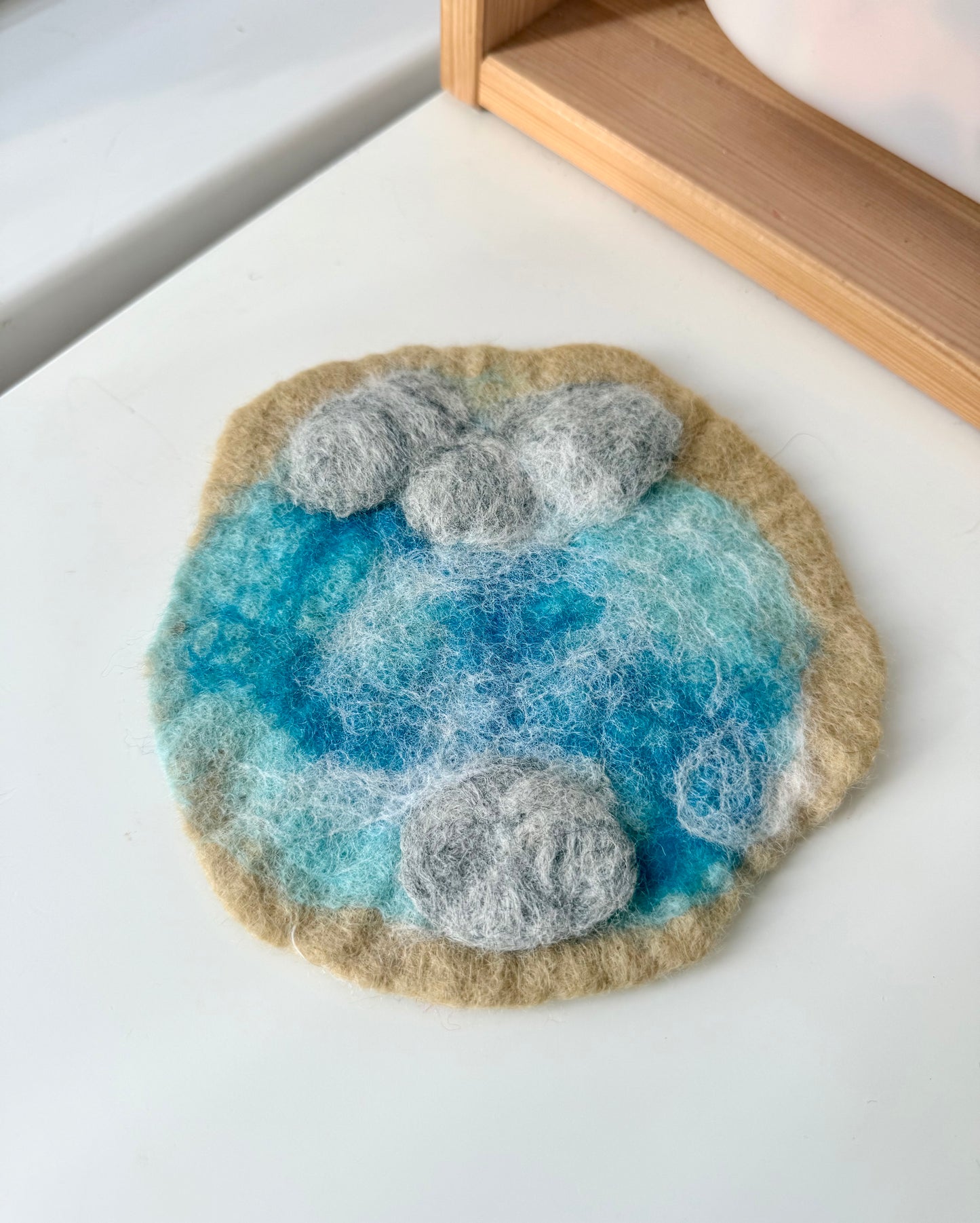 Felt mini rock pool