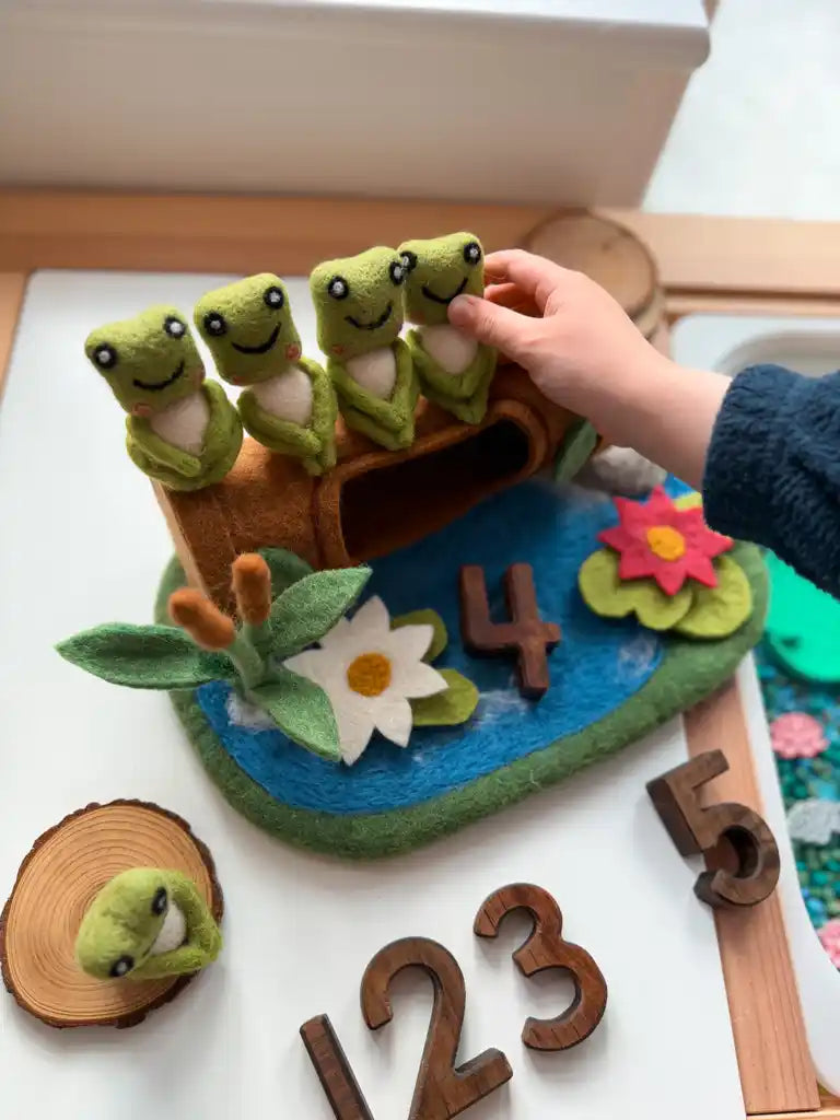 5 speckled frog felt play set