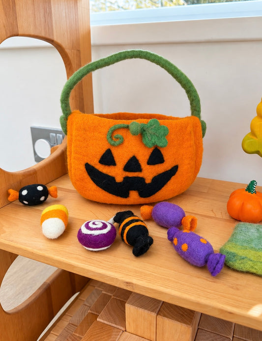 Felt pumpkin trick or treat set