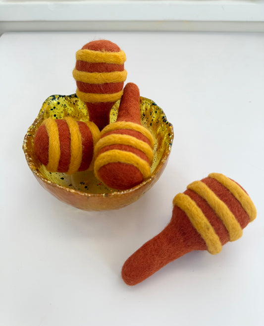 Felt honey dipper